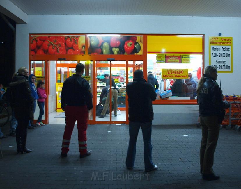 Raubueberfall Netto Markt Koeln Vingst Nobelstr P01.JPG